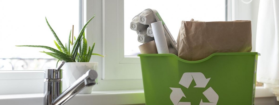 Colectează eficient deșeurilor - folosește coșuri moderne pentru reciclarea selectivă!