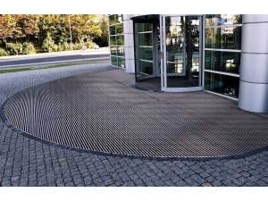 Covorașe din aluminiu pentru dotarea intrărilor în clădiri