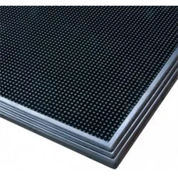Covoras profesional Notrax folosit cu solutie igienizanta Sanitrax, 61 x 81 cm